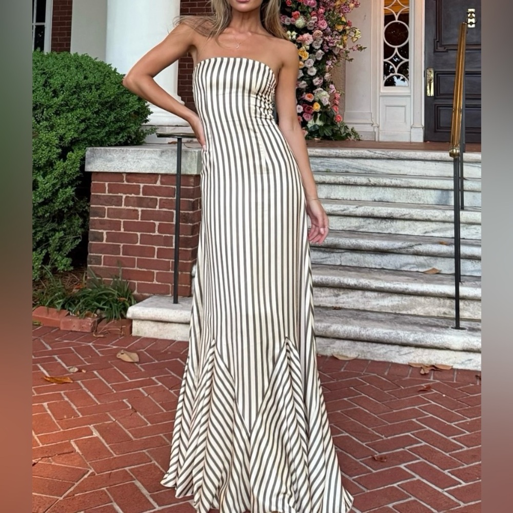NWT Size US 2 PrettyLittleThing Monochrome Striped Strapless Maxi Dress